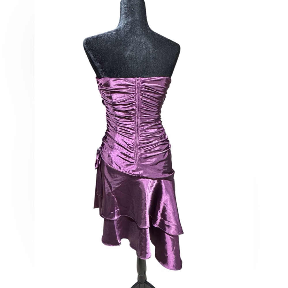 Elegant Purple Strapless 90’s style Dress - Picture 5 of 7